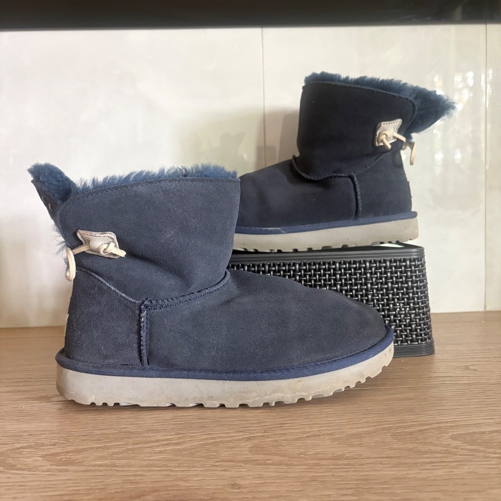 UGG Gita Navy Blue Suede Sheepskin Bow Ankle Boots Womens 8